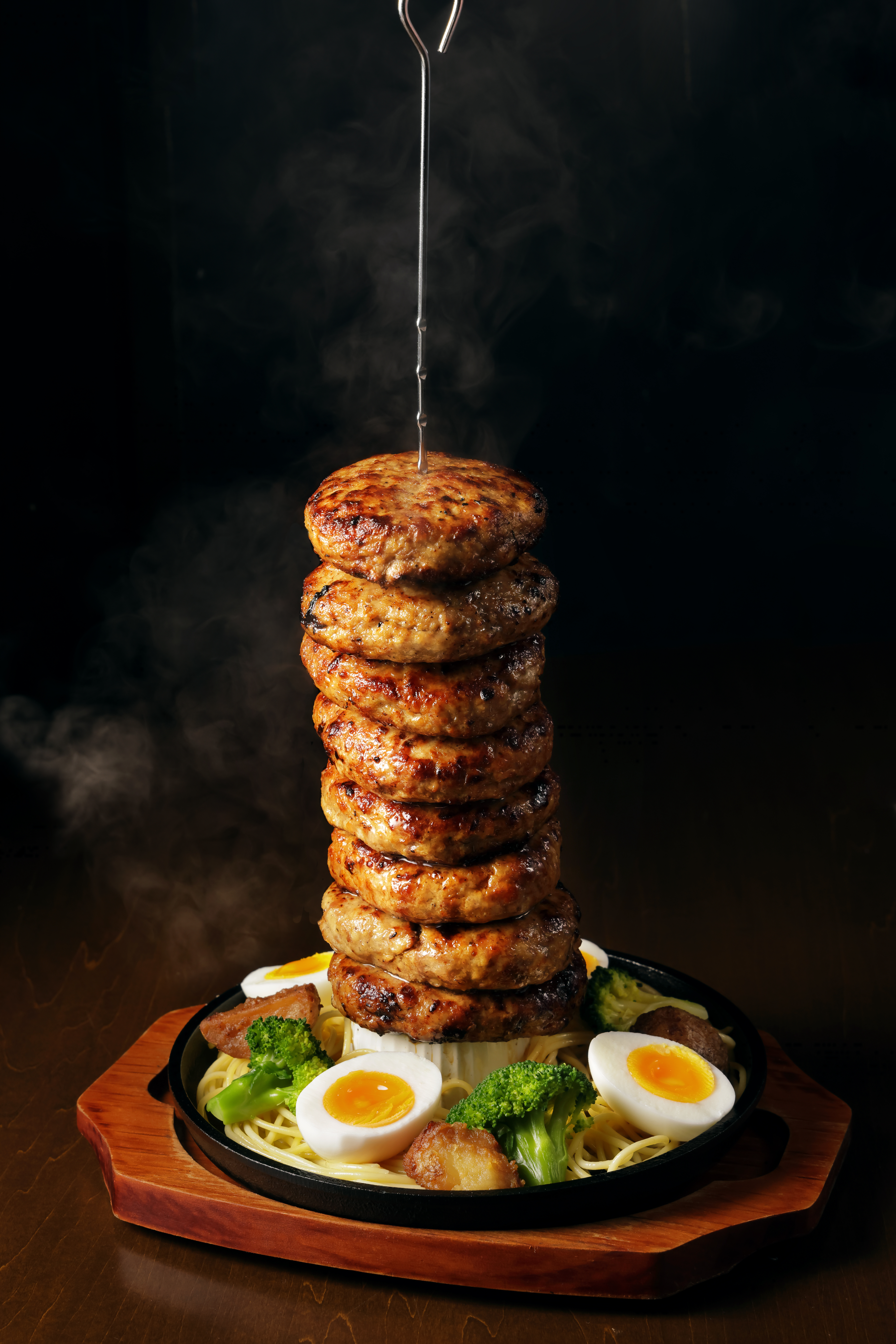 驚きのハンバーグタワーで面白いおうち時間を！